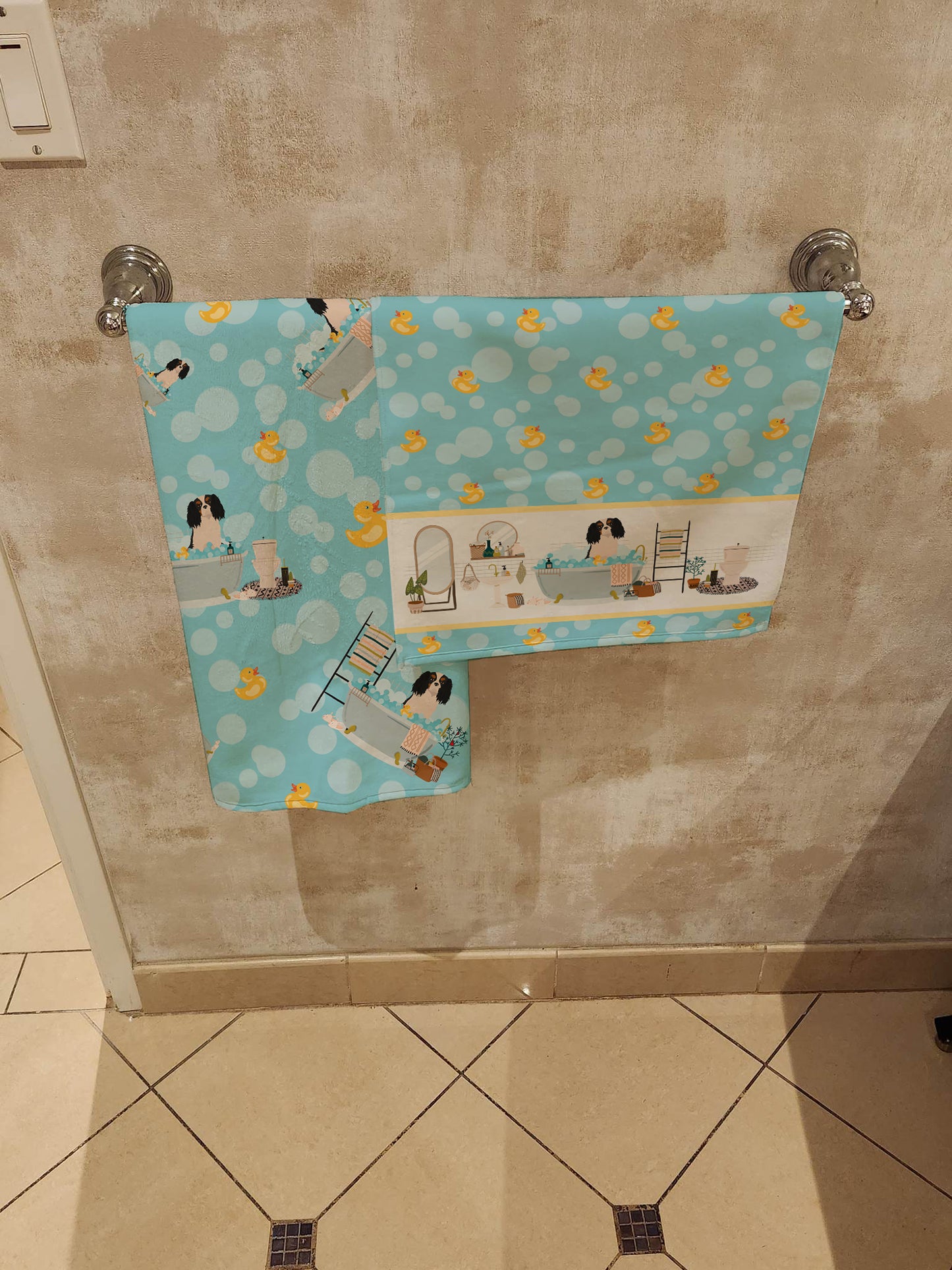 Tricolor Cavalier Spaniel Bath Towel Large
