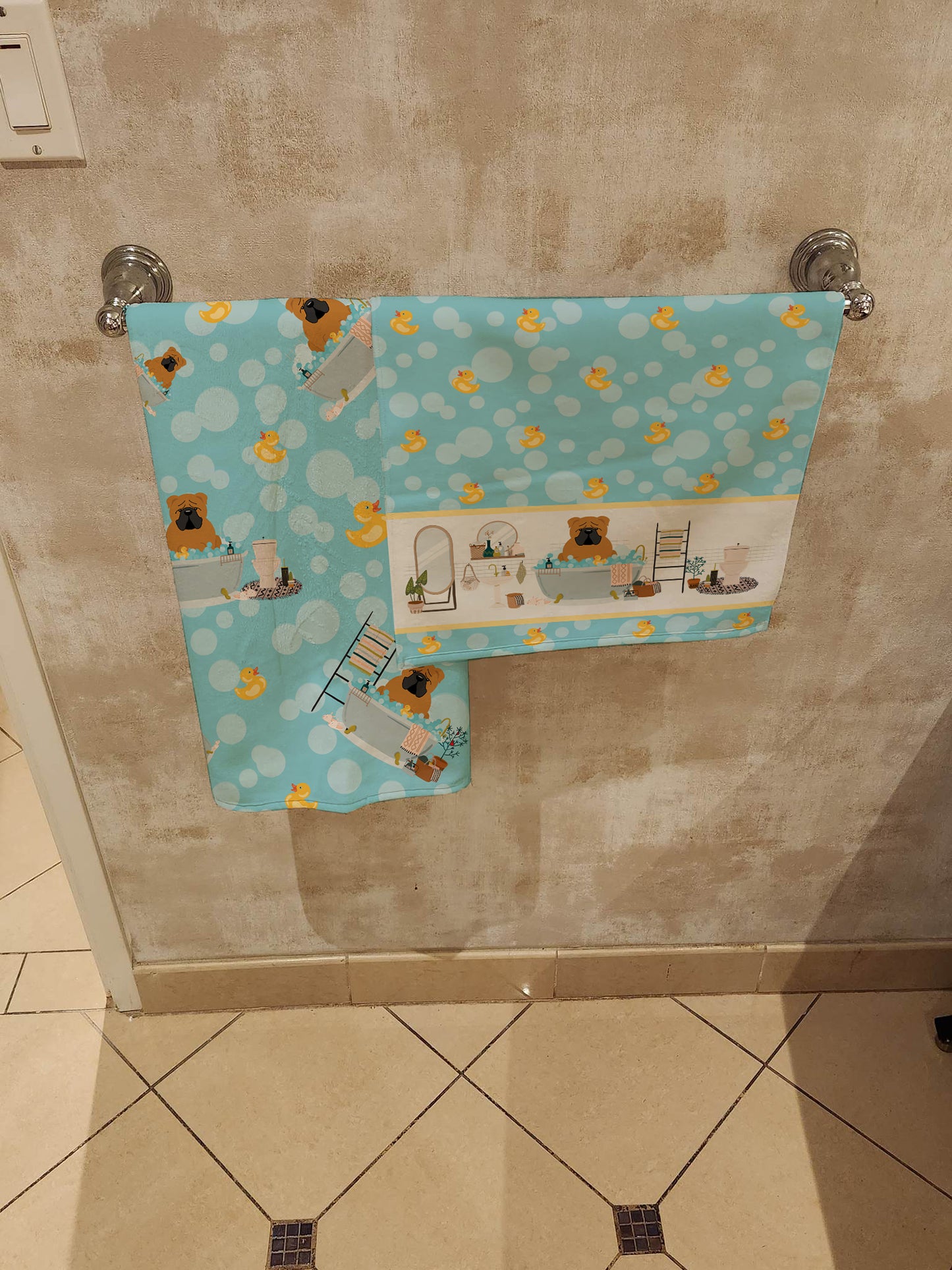 Red English Bulldog in Bathtub Bath Towel Large