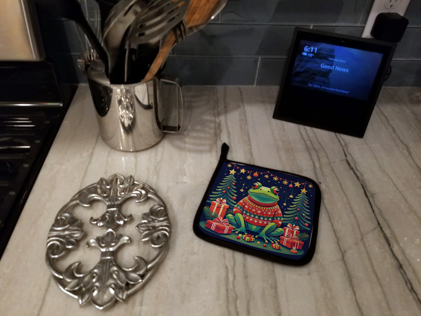 Frog Christmas Pair of Pot Holders