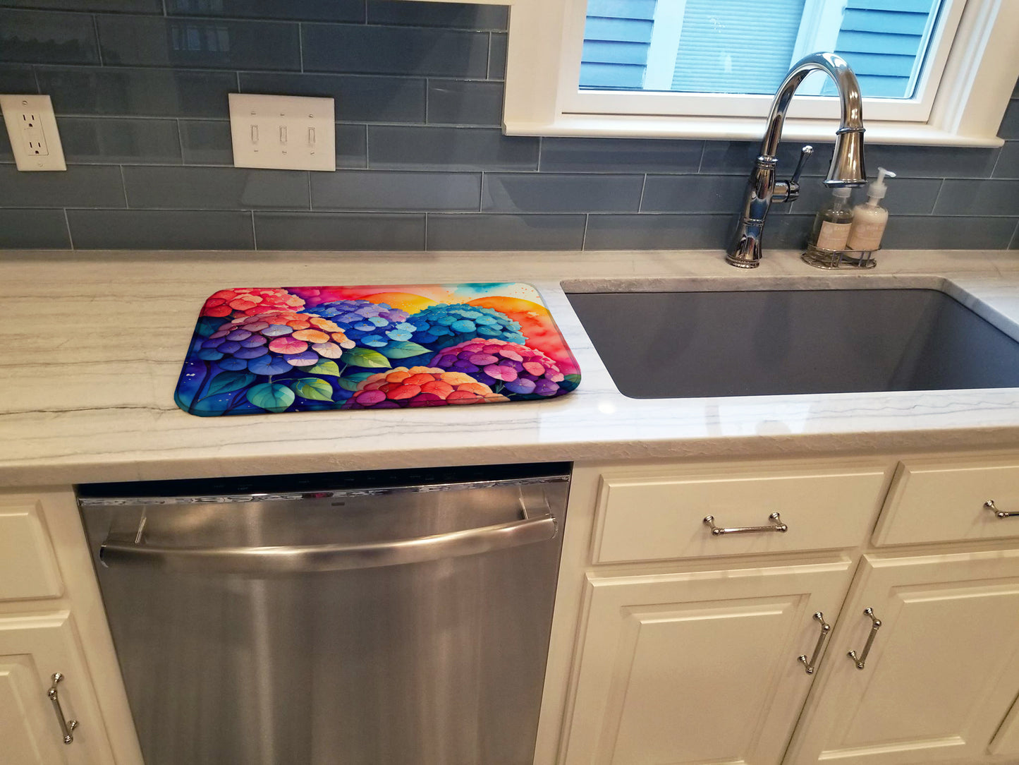 Hydrangeas in Color Dish Drying Mat