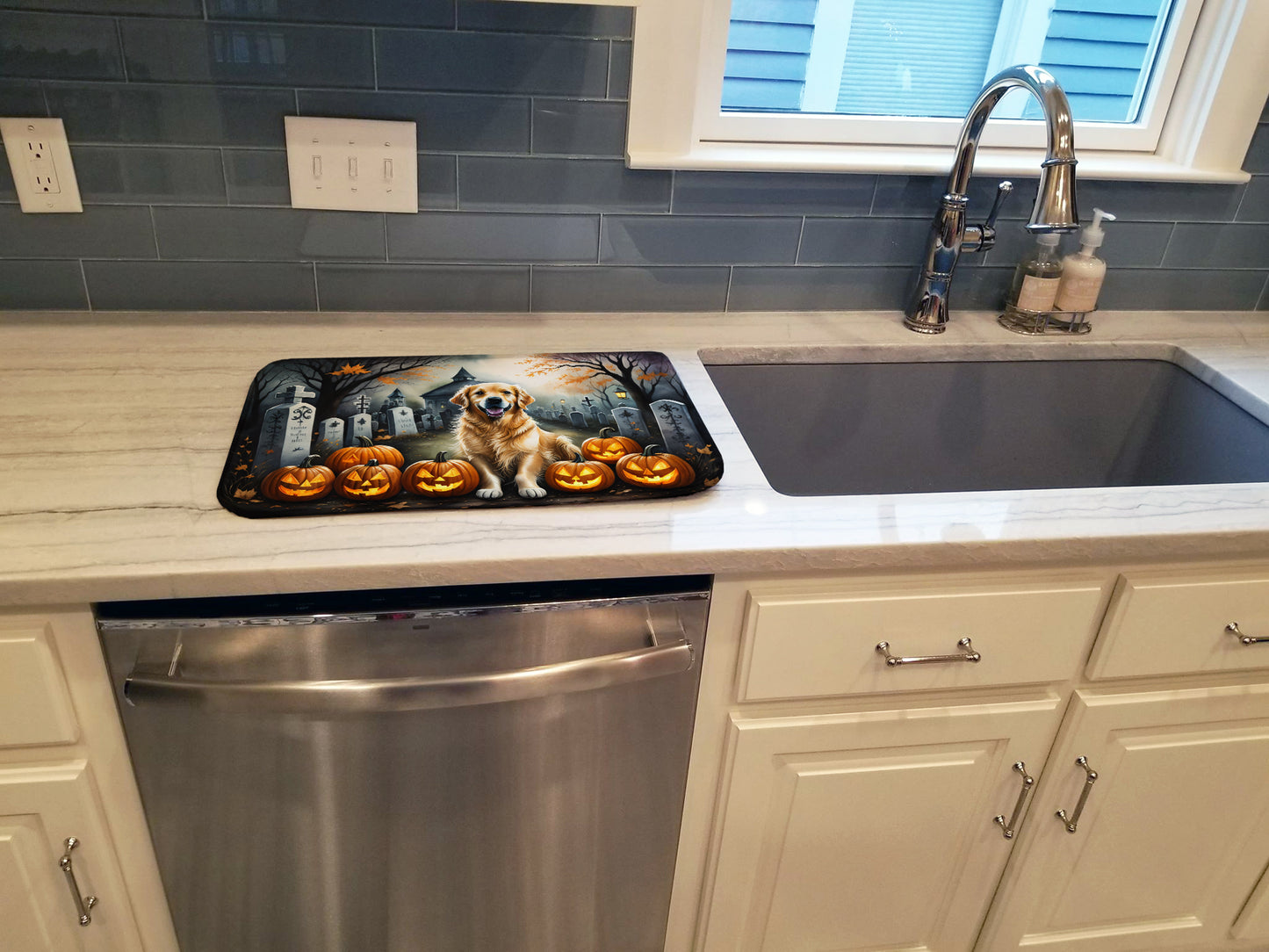 Golden Retriever Spooky Halloween Dish Drying Mat