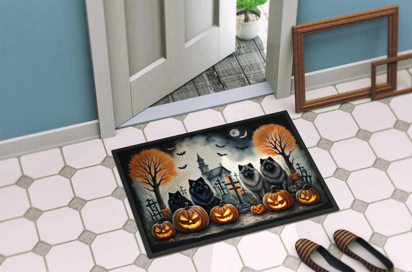 Keeshond Spooky Halloween Doormat