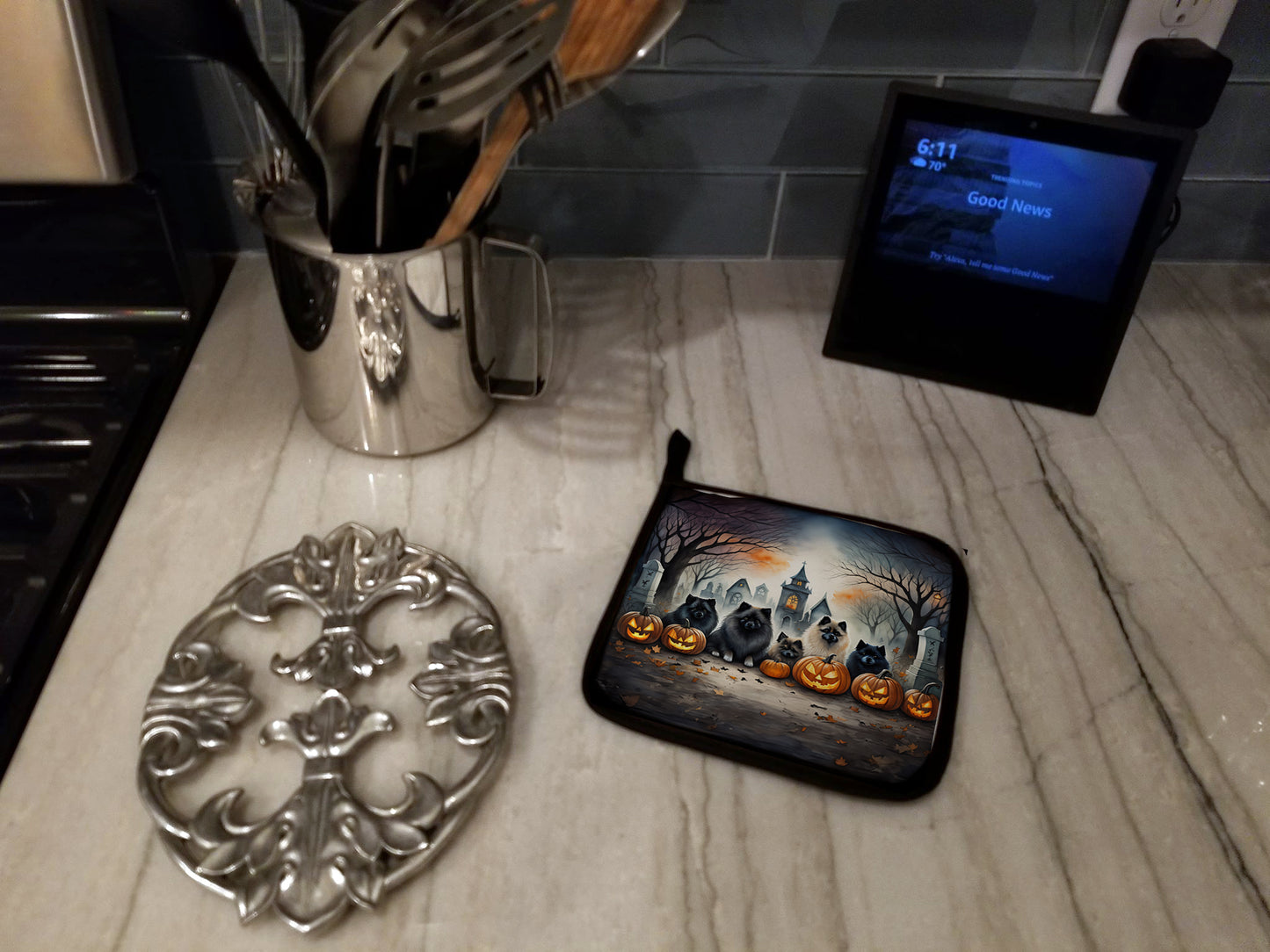 Keeshond Spooky Halloween Pair of Pot Holders