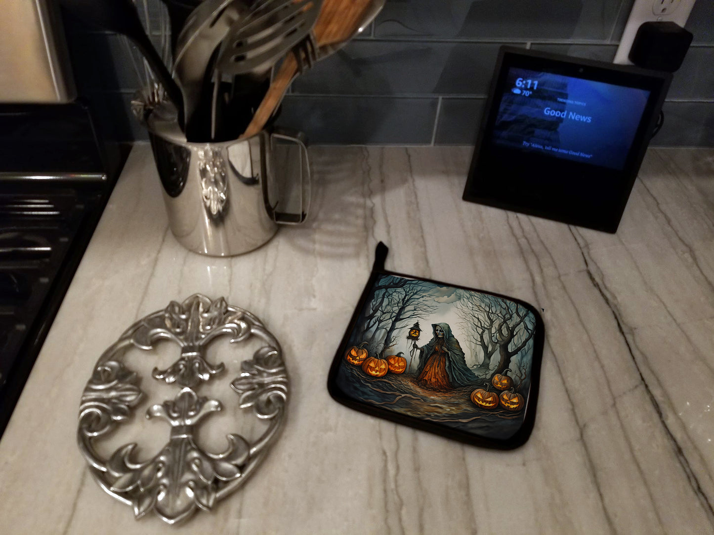 The Weeping Woman Spooky Halloween Pair of Pot Holders
