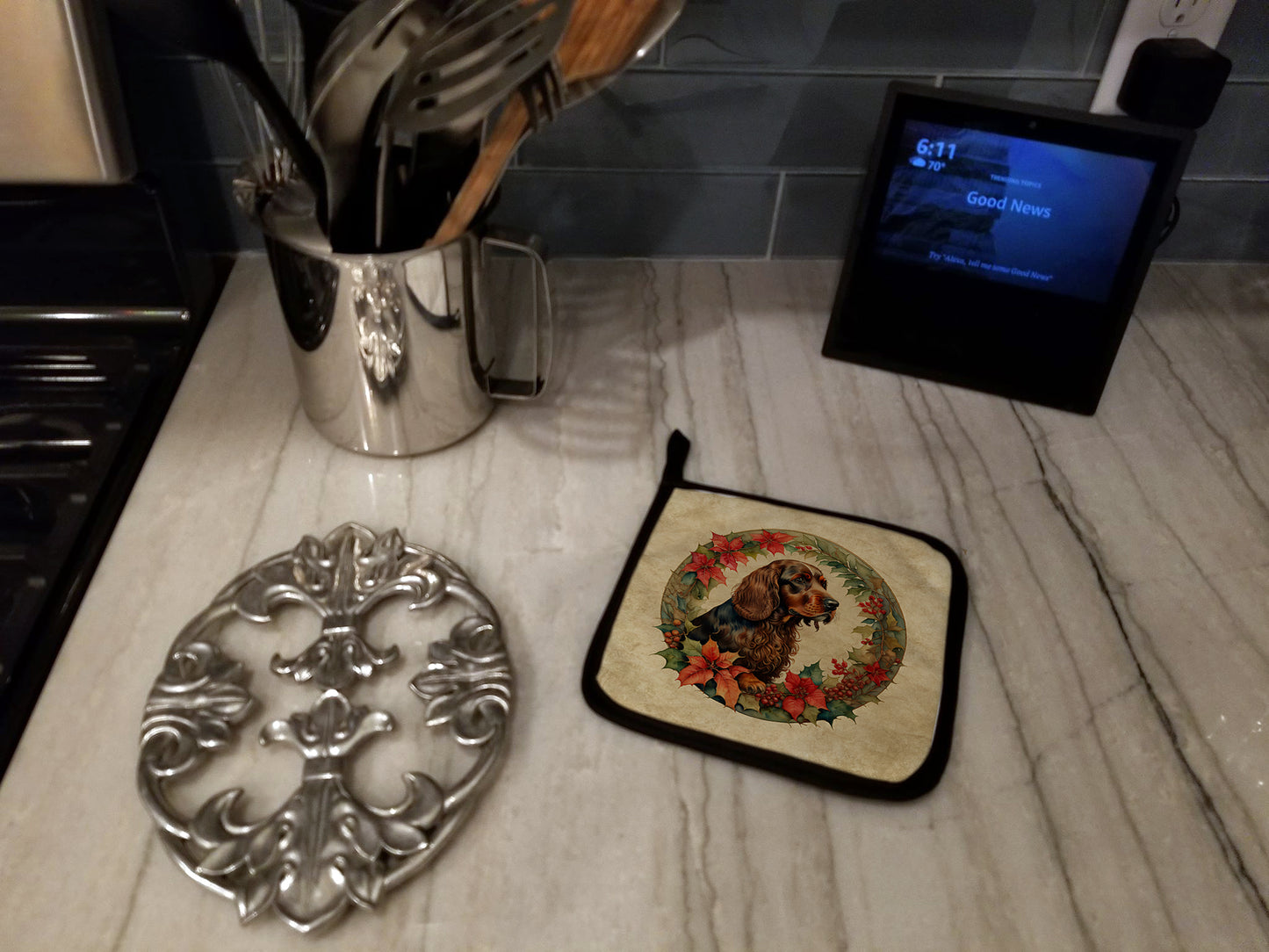 Field Spaniel Christmas Flowers Pair of Pot Holders