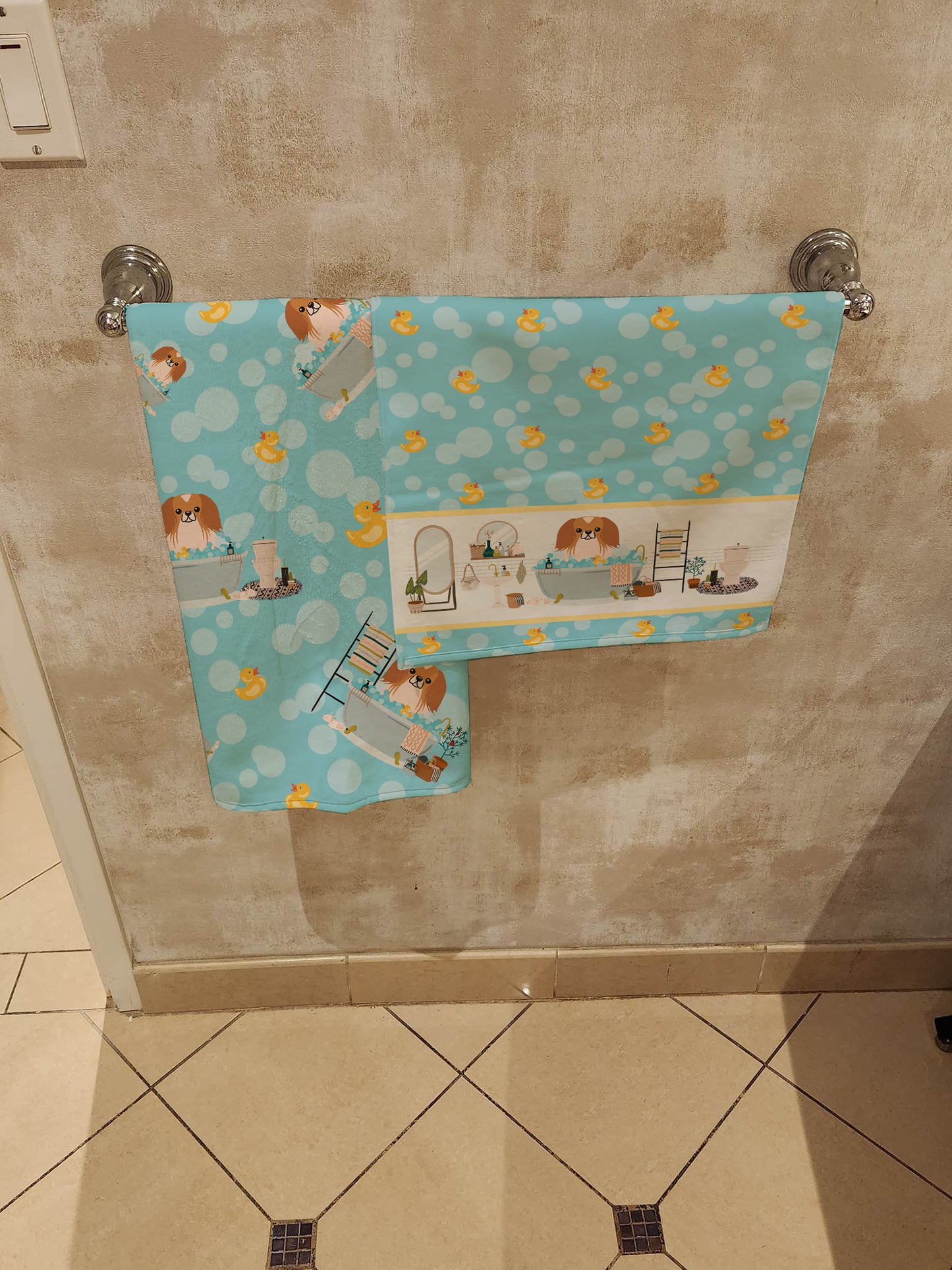Red White Pekingese in Bathtub Bath Towel Large